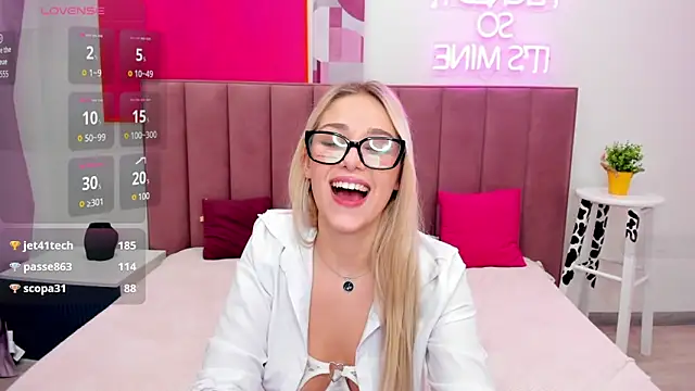 MIla Stunning online show from February 3, 6:40 am