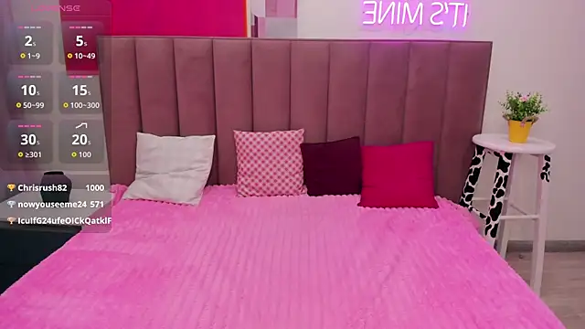 MIla Stunning online show from May 18, 4:40 am