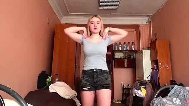 Snapshot of colamy chatting on February 8, 6:17 am colamy online show from February 8, 6:17 am