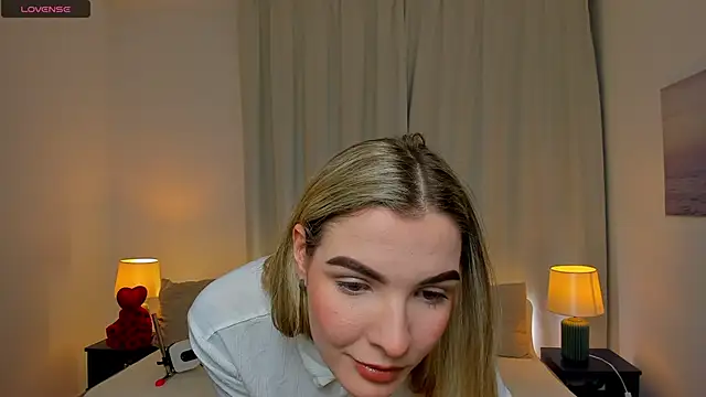 SinLuna  online show from February 20, 4:40 pm