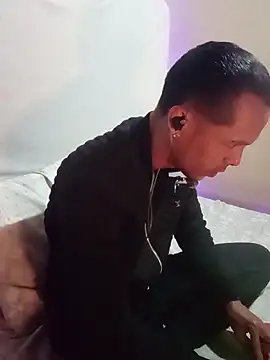 Snapshot of DeivisDeejay chatting on February 4, 6:52 am DeivisDeejay online show from February 4, 6:52 am