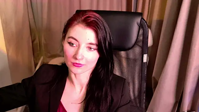 NicoleLuxe online show from February 12, 3:29 pm