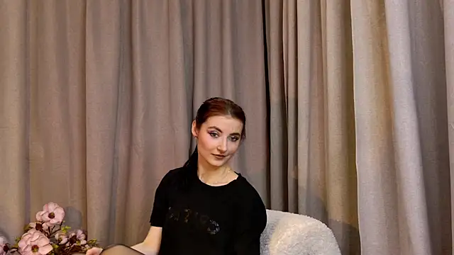 NicoleLuxe online show from February 26, 5:45 pm