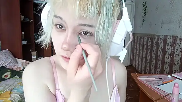 Snapshot of KathernSaulters chatting on March 8, 7:01 am KathernSaulters online show from March 8, 7:01 am