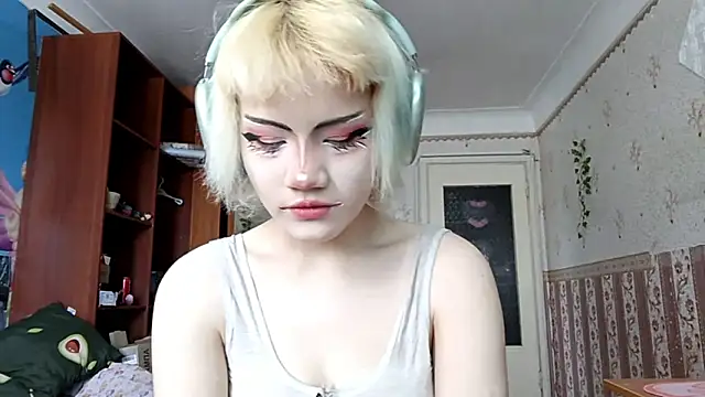 Snapshot of KathernSaulters chatting on March 18, 7:00 am KathernSaulters online show from March 18, 7:00 am