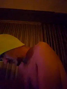 Snapshot of Tall_musty chatting on February 21, 8:54 pm Tall musty online show from February 21, 8:54 pm