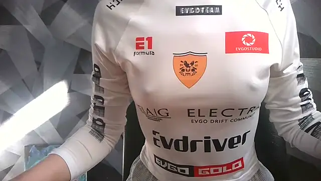 Snapshot of AlicePhyllis chatting on March 1, 6:37 am AlicePhyllis online show from March 1, 6:37 am