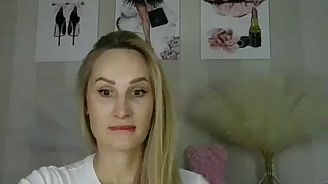 Snapshot of Kikki777 chatting on February 2, 8:51 pm Kikki777 online show from February 2, 8:51 pm