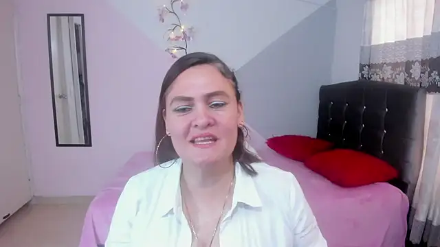 Hi  kitty  online show from February 10, 3:05 pm