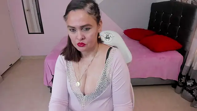 Hi  kitty  online show from February 12, 3:18 pm