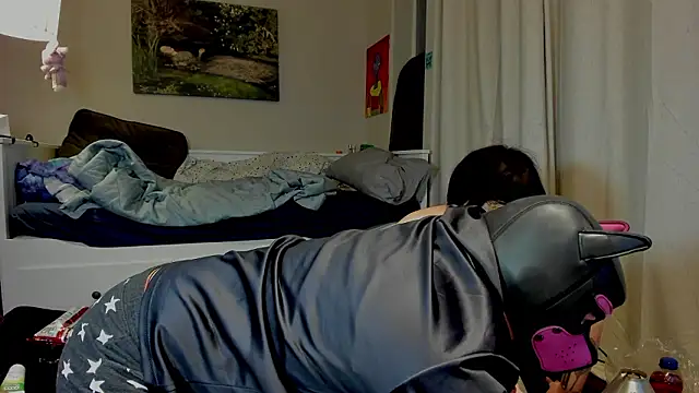 Snapshot of fuzzytummies chatting on February 15, 7:27 am fuzzytummies online show from February 15, 7:27 am