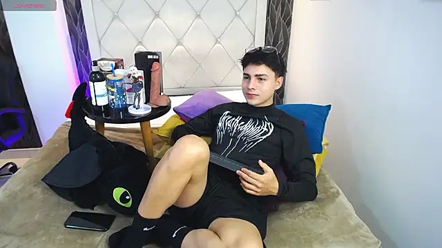 Samu Hott online show from March 20, 8:25 pm