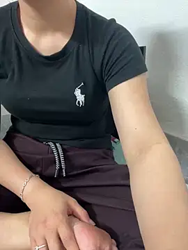 Snapshot of Yinini chatting on March 23, 11:36 am Yinini online show from March 23, 11:36 am