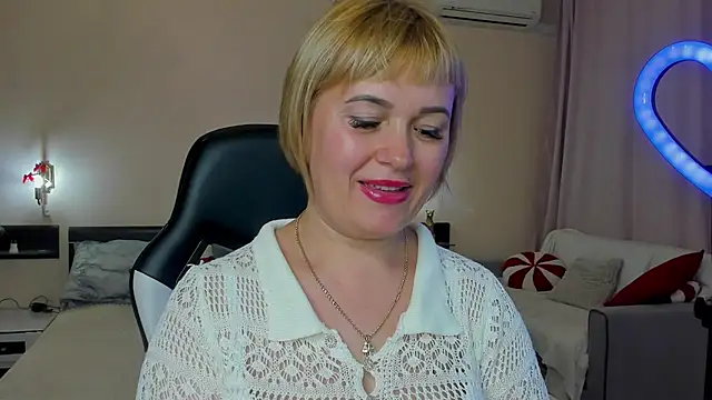 MaryClars online show from July 4, 7:03 am