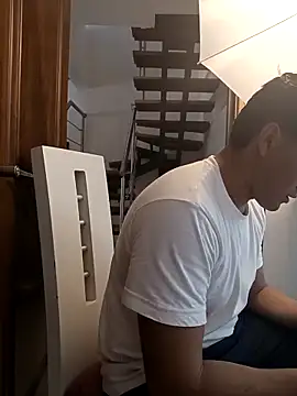 Snapshot of Andres28-2000 chatting on February 7, 6:22 pm Andres28-2000 online show from February 7, 6:22 pm