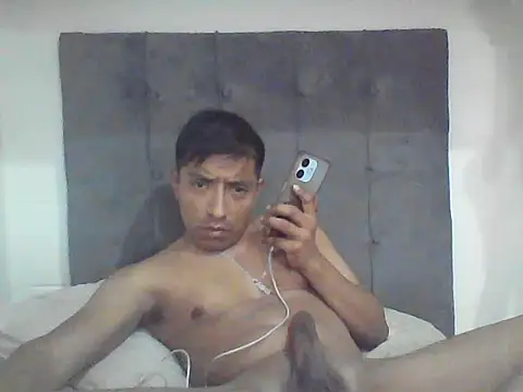 Snapshot of FierrudoMora777 chatting on May 15, 9:33 pm FierrudoMora777 online show from May 15, 9:33 pm