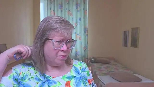 Emma Eclipsee online show from April 4, 10:57 am