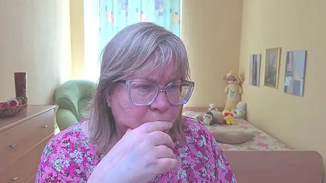 Snapshot of Emma_Eclipsee chatting on May 16, 10:12 am Emma Eclipsee online show from May 16, 10:12 am