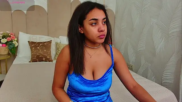 Snapshot of Luna_Cortier chatting on April 4, 5:06 am Luna Cortier online show from April 4, 5:06 am