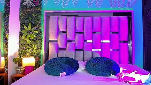 Snapshot of Mari_cooper1 chatting on March 5, 11:39 am Mari cooper1 online show from March 5, 11:39 am