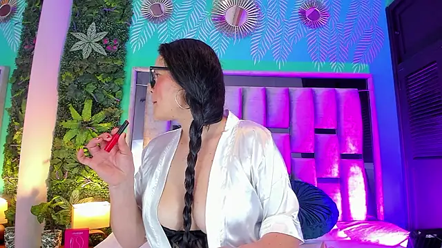 Snapshot of Mari_cooper1 chatting on March 9, 12:20 pm Mari cooper1 online show from March 9, 12:20 pm