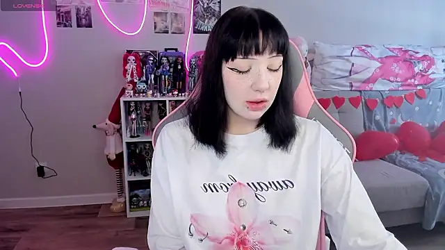 MollysLand online show from February 16, 8:21 am