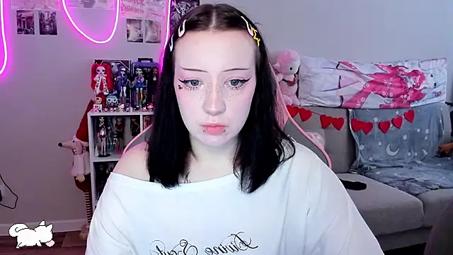 MollysLand online show from March 17, 8:28 am