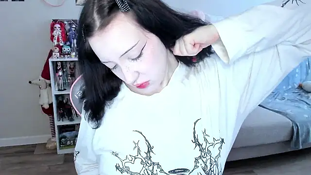 MollysLand online show from March 24, 8:52 am