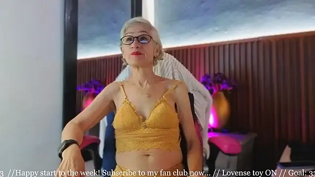 miss monserrate01 online show from February 20, 1:11 pm