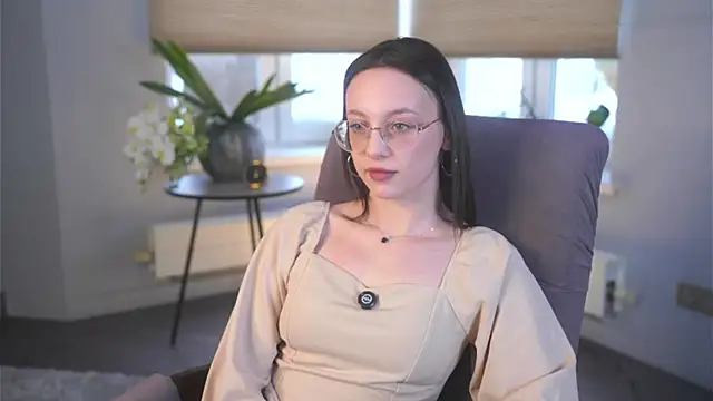 CecilleKizior online show from February 3, 11:15 am