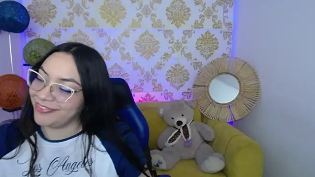 ALISS M  online show from February 5, 8:02 pm