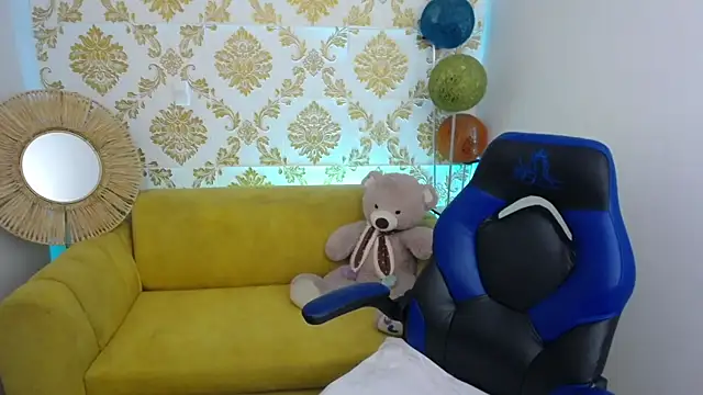 ALISS M  online show from March 20, 8:03 pm