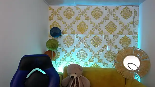 ALISS M  online show from April 8, 7:47 pm