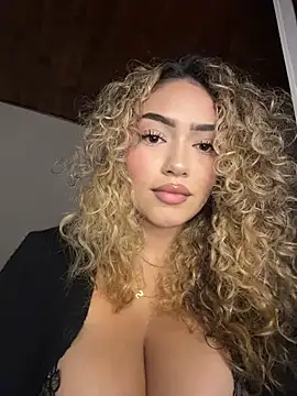 Maddy Beluci online show from March 7, 3:25 am