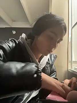 Sara Fernandez  online show from February 17, 2:02 pm