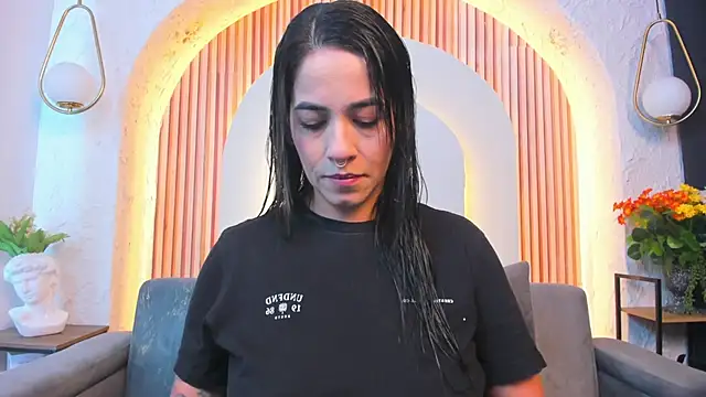 violet scott  online show from May 18, 10:54 am
