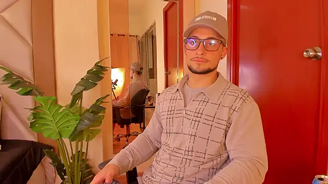 Snapshot of valenssio_moretti chatting on March 12, 4:07 am valenssio moretti online show from March 12, 4:07 am