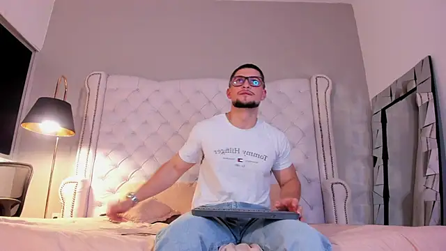 Snapshot of valenssio_moretti chatting on March 15, 4:40 am valenssio moretti online show from March 15, 4:40 am