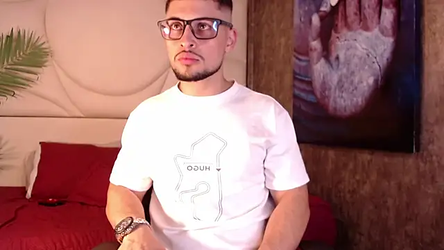 Snapshot of valenssio_moretti chatting on March 24, 4:06 am valenssio moretti online show from March 24, 4:06 am