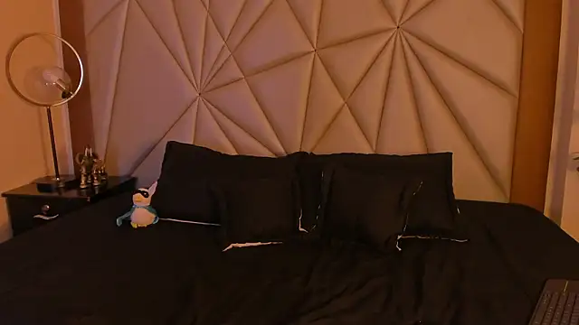 Snapshot of valenssio_moretti chatting on March 25, 3:34 am valenssio moretti online show from March 25, 3:34 am