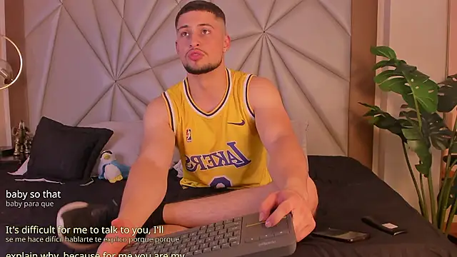 Snapshot of valenssio_moretti chatting on March 26, 3:45 am valenssio moretti online show from March 26, 3:45 am