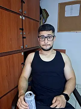 Snapshot of valenssio_moretti chatting on March 28, 2:22 am valenssio moretti online show from March 28, 2:22 am