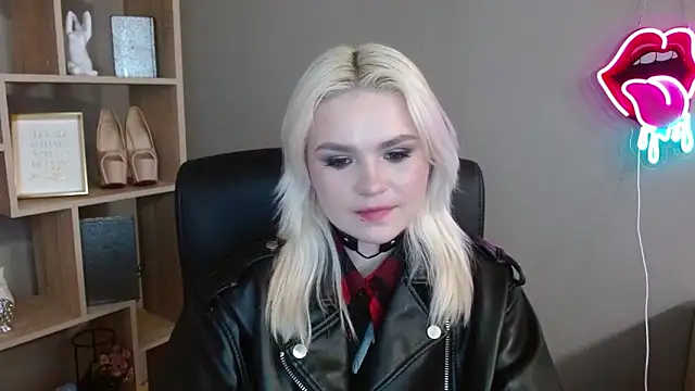 SweetLilyxo online show from February 19, 2:57 pm