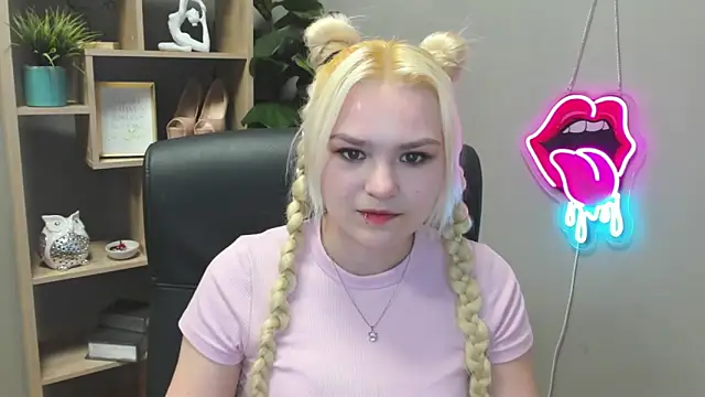 SweetLilyxo online show from March 20, 7:46 am