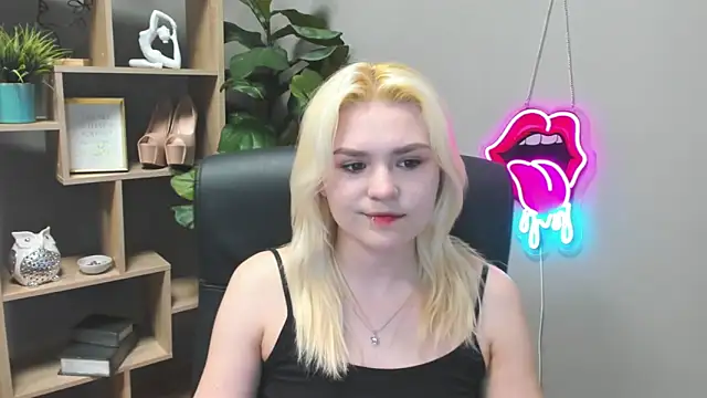 SweetLilyxo online show from March 25, 7:25 am