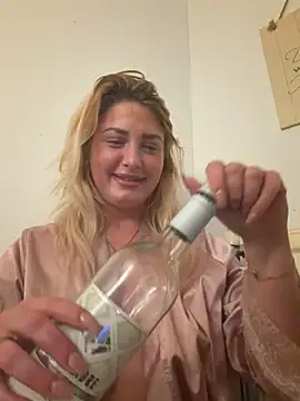 blondmamii online show from April 4, 1:15 am