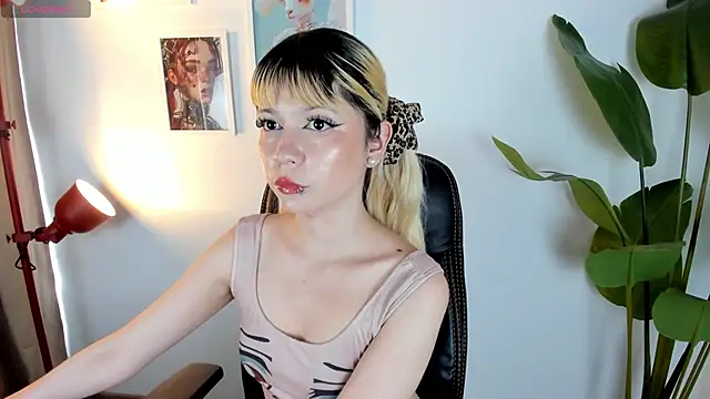 Laukyubey1 online show from May 13, 8:06 pm