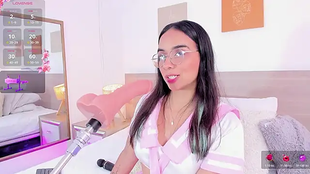 Snapshot of ellasweet_ chatting on February 5, 8:46 pm ellasweet online show from February 5, 8:46 pm