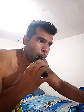 Snapshot of thom_1 chatting on February 24, 12:19 am thom 1 online show from February 24, 12:19 am