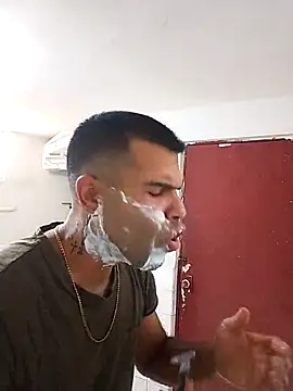 Snapshot of thom_1 chatting on March 2, 6:15 pm thom 1 online show from March 2, 6:15 pm